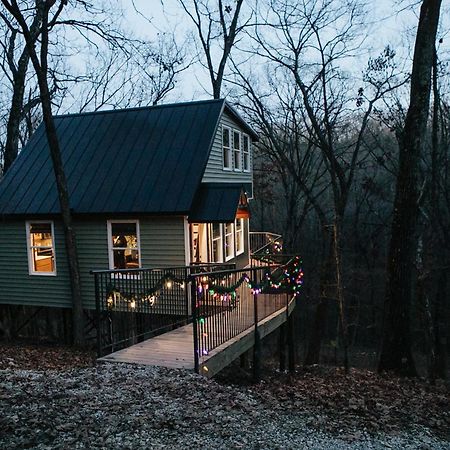 Вилла Secluded Treehouse In The Woods - Tree Hugger Hideaway Брэнсон Экстерьер фото
