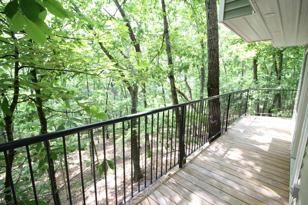 Вилла Secluded Treehouse In The Woods - Tree Hugger Hideaway Брэнсон Экстерьер фото