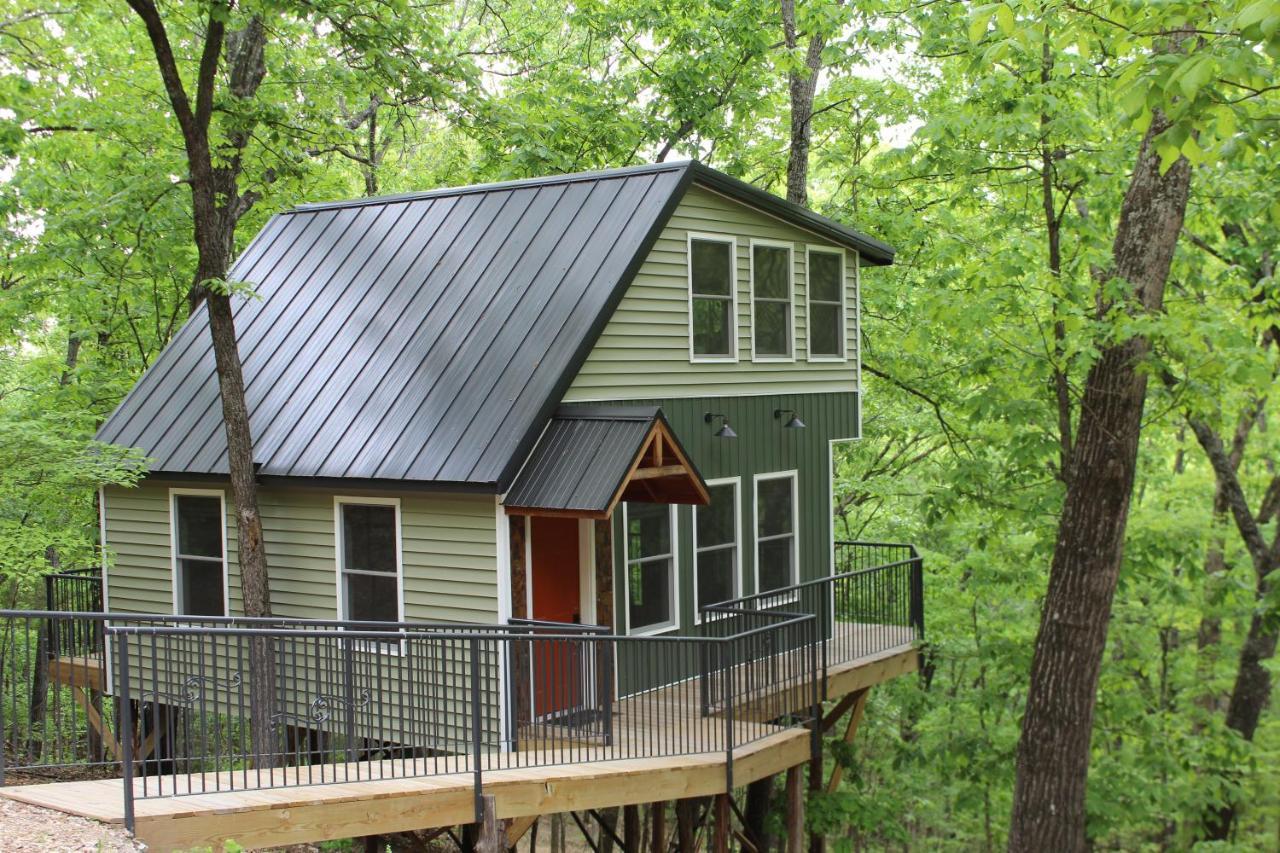 Вилла Secluded Treehouse In The Woods - Tree Hugger Hideaway Брэнсон Экстерьер фото