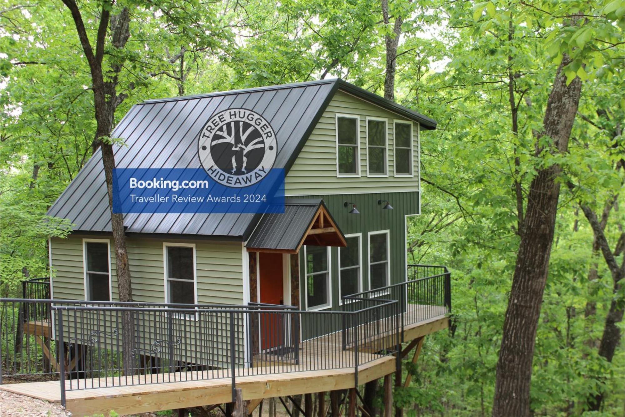Вилла Secluded Treehouse In The Woods - Tree Hugger Hideaway Брэнсон Экстерьер фото