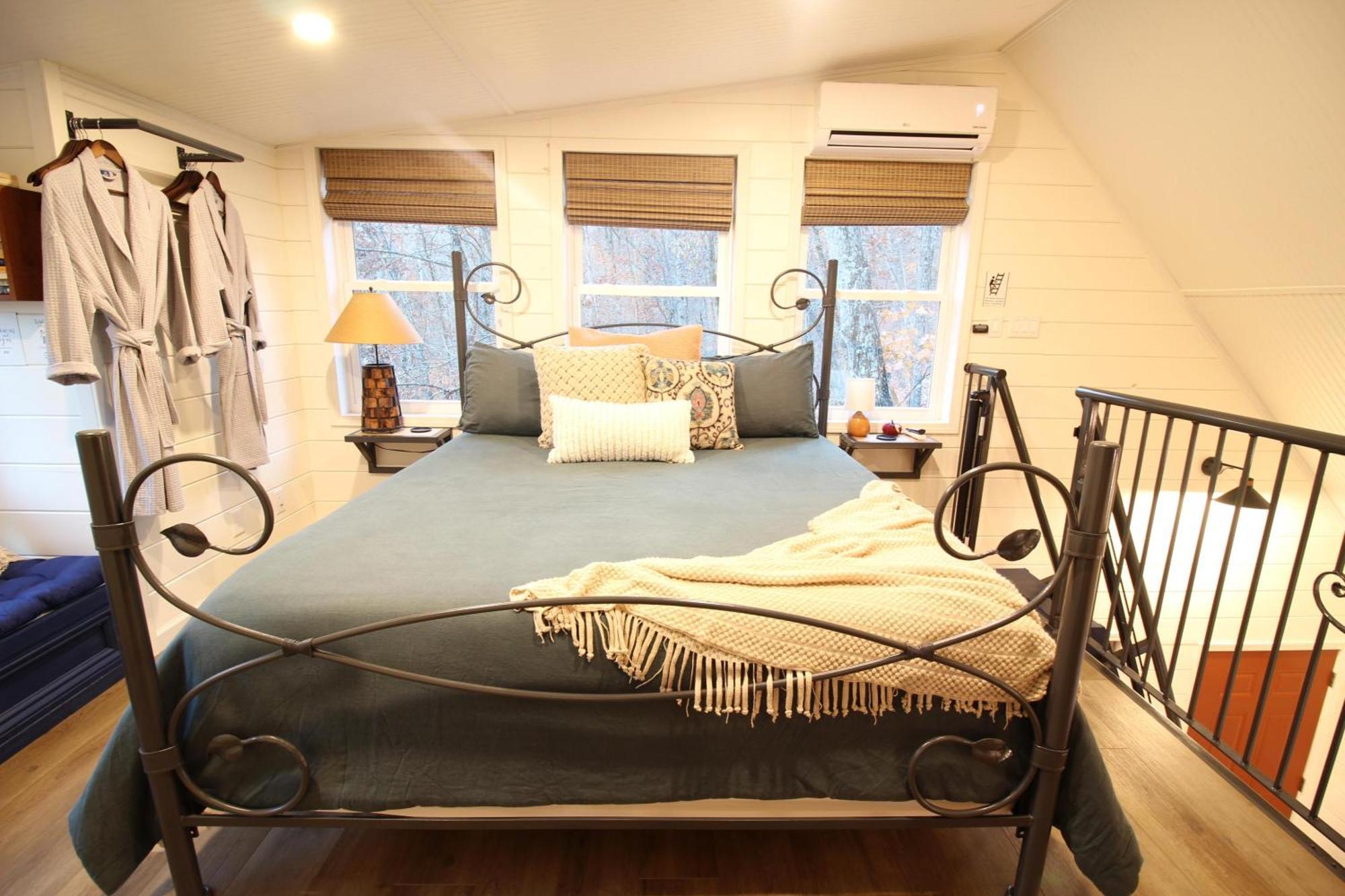Вилла Secluded Treehouse In The Woods - Tree Hugger Hideaway Брэнсон Экстерьер фото