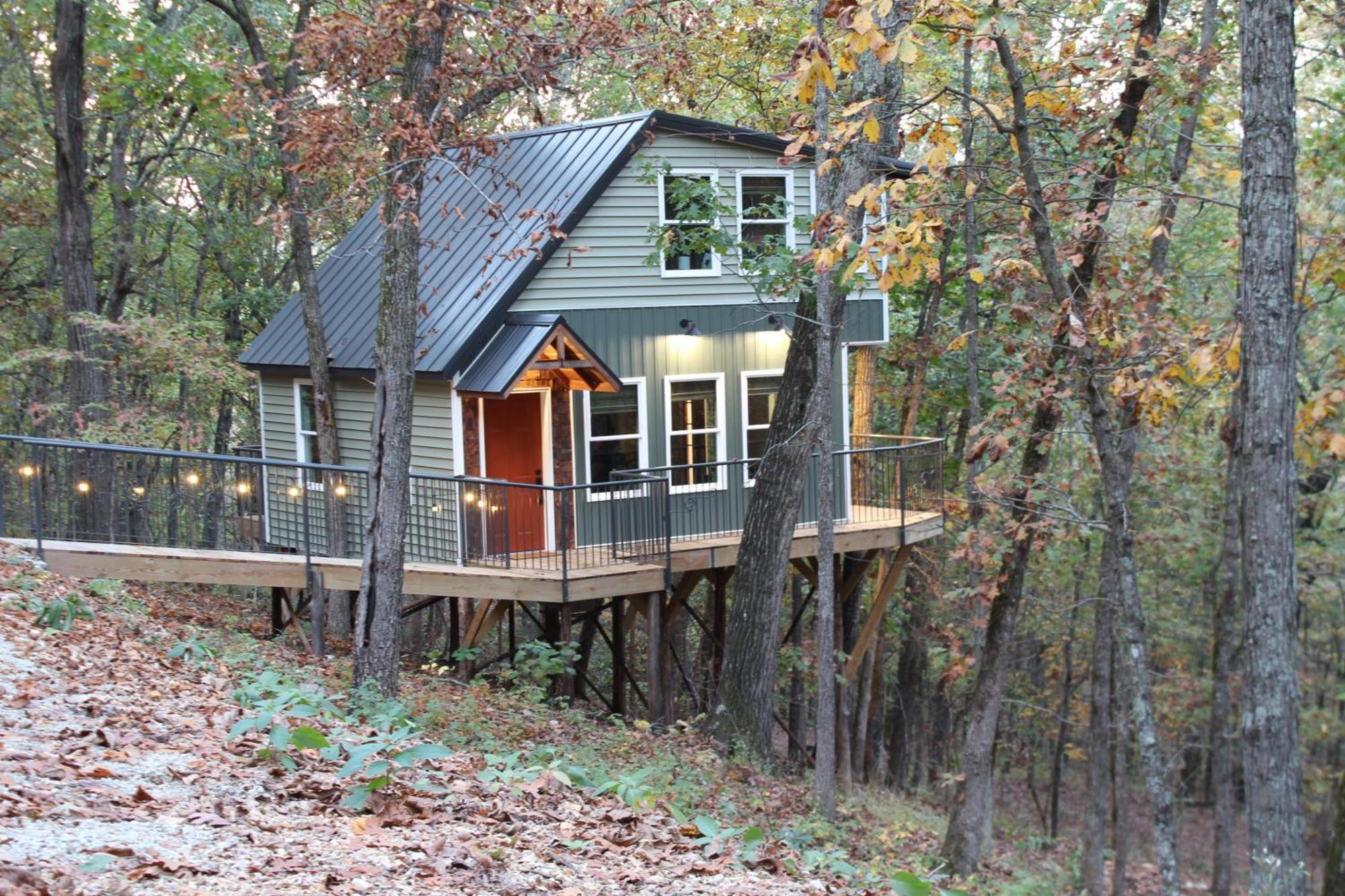 Вилла Secluded Treehouse In The Woods - Tree Hugger Hideaway Брэнсон Экстерьер фото